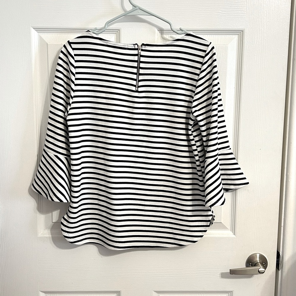 Three quarter length flutter sleeve top! - Picture 2 of 3